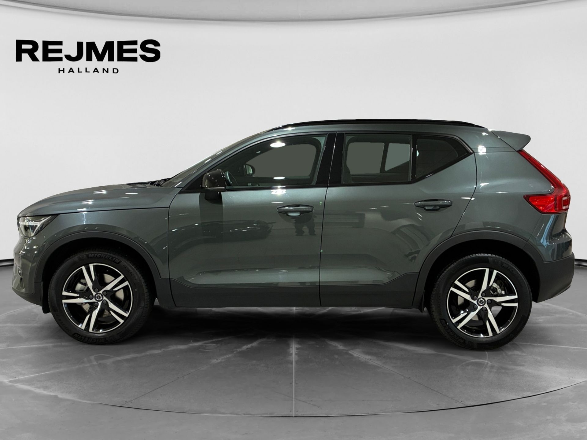 Volvo XC40 B4 FWD Bensin Plus Dark 2026, bild 3/10