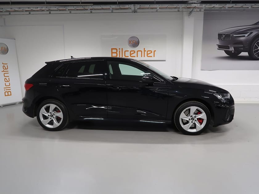 Bild 5 av Audi A3 Sportback 45 TFSI e SB S Line V-Däck ingår CarPlay-Cockpit-BT-FH-