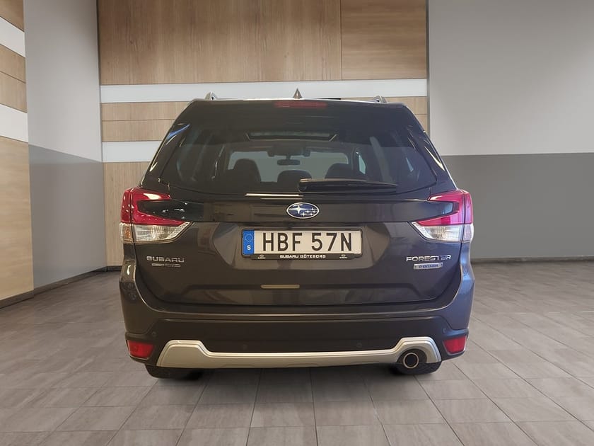 Bild 4 av Subaru Forester e-Boxer 2.0i Aut Summit (150hk)