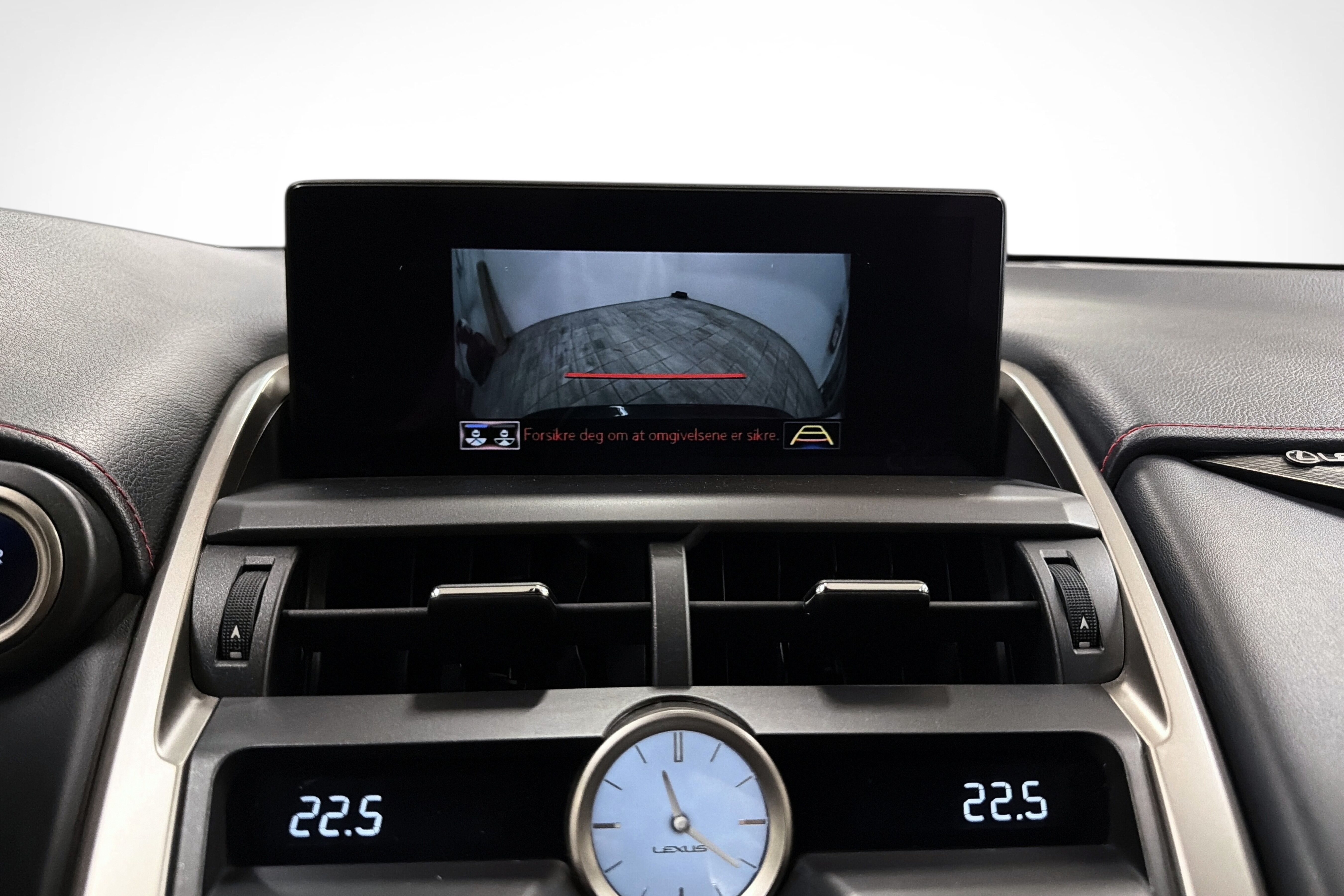 Lexus NX 300h AWD bilde 14