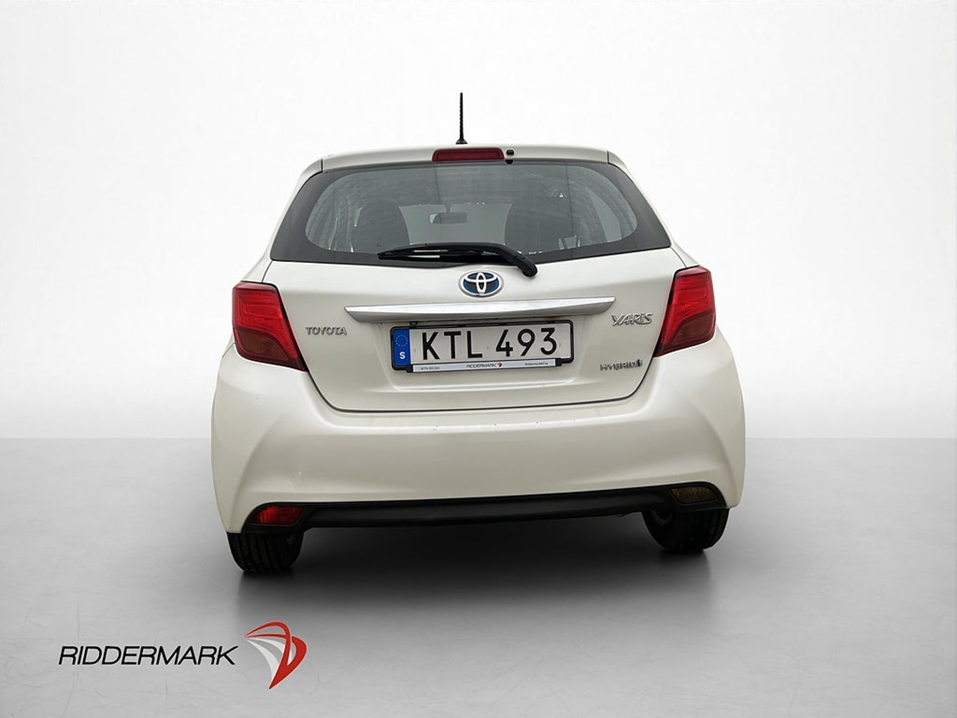 Toyota Yaris Hybrid e-CVT 101hk Active 2015, photo 7/10