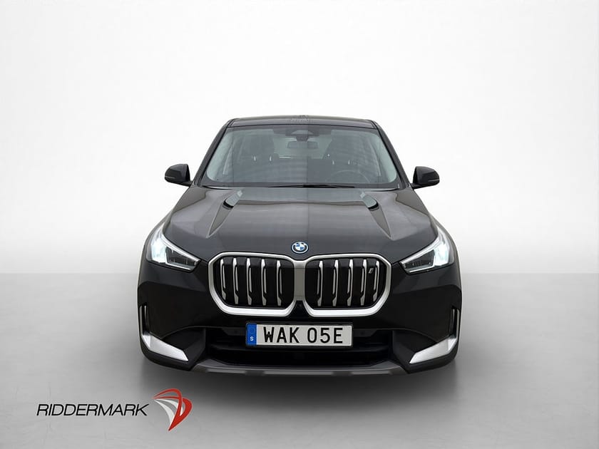 Bild 3 av BMW iX1 xDrive30 xDrive 306hk Cockpit Moms CarPlay Navi Drag