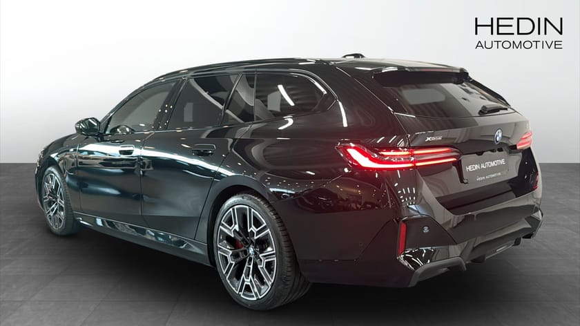 Bild 2 av BMW 550e xDrive Touring M SportPro Pano DAP HUD H/K 360 Drag