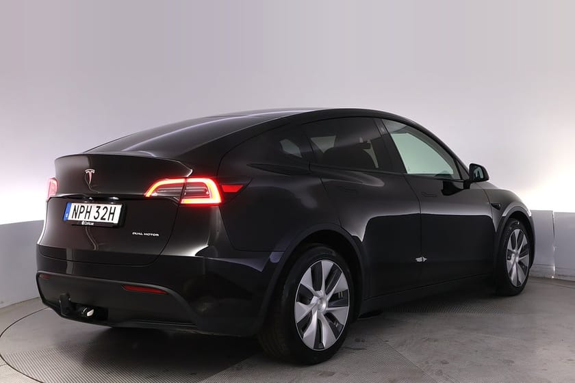 Bild 5 av Tesla Model Y Long Range AWD Autopilot Panorama Drag