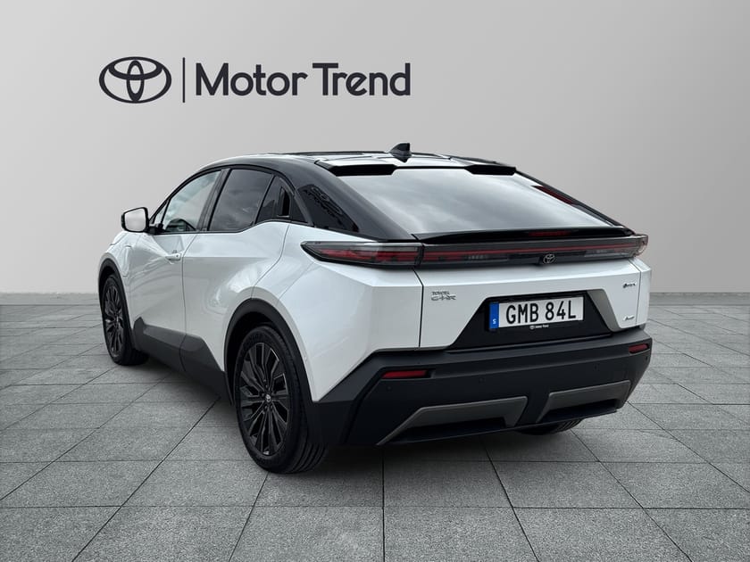 Bild 3 av Toyota C-HR+ EXECUTIVE AWD PANORAMA JBL