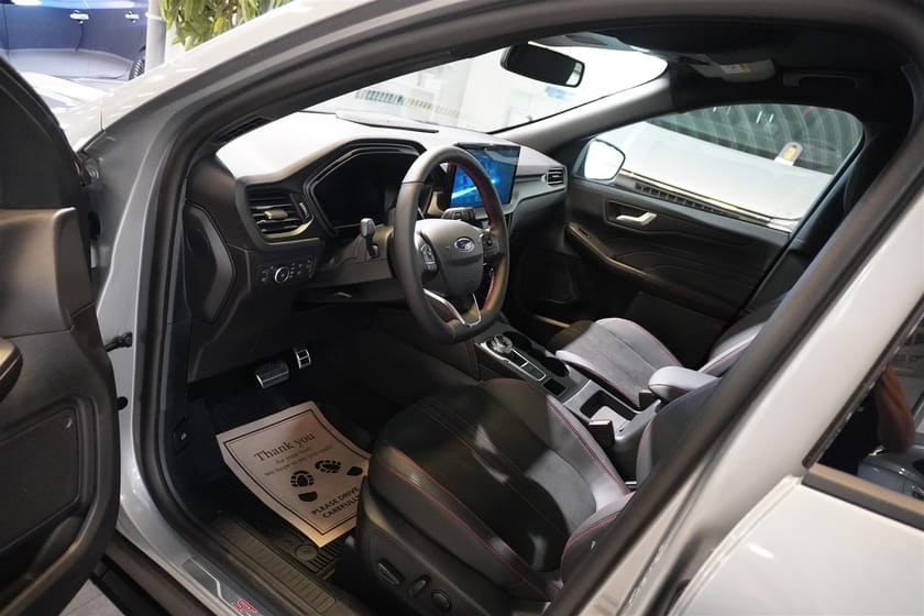 Bild 2 av Ford Kuga Plug-In Hybrid ST-Line X 2.5 FWD 243hk Black Edition CVT