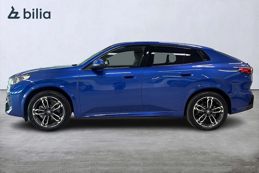 Bild 3 av BMW iX2 xDrive30 xDrive 30 M-Sport | Aktiv farthållare | Drag | Backkame
