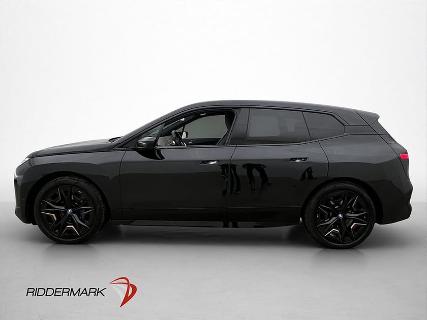 Bild 5 av BMW iX xDrive50 Sport Sky Pano 360° H/K 4-Zon HUD MOMS Drag