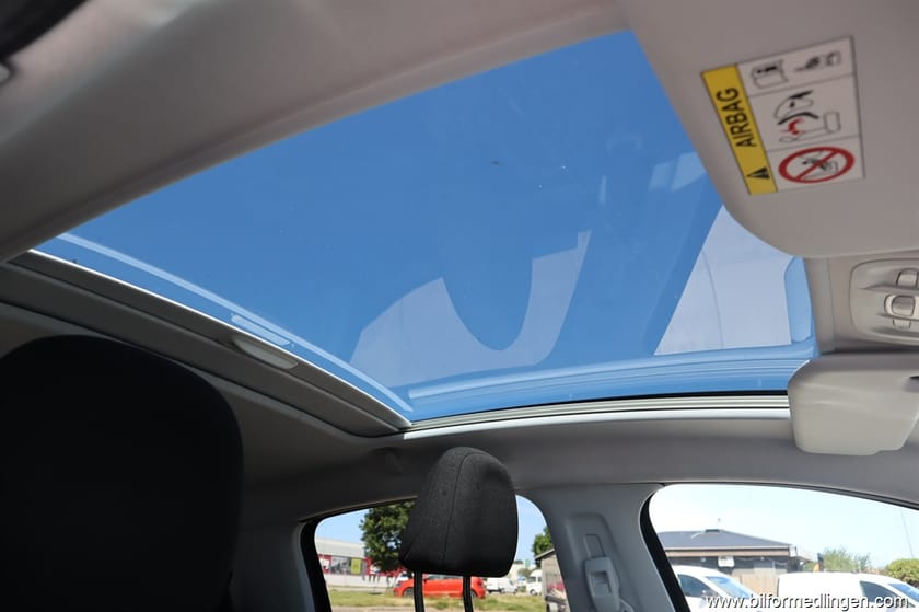 Bild 5 av Peugeot 208 PureTech 5dr 82hk Automat Style Panoramatak Svensksåld