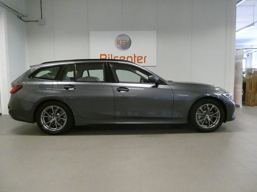 Bild 5 av BMW 330e xDrive Touring Aut-Drag-Navi-Cockpit-PDC-SoV