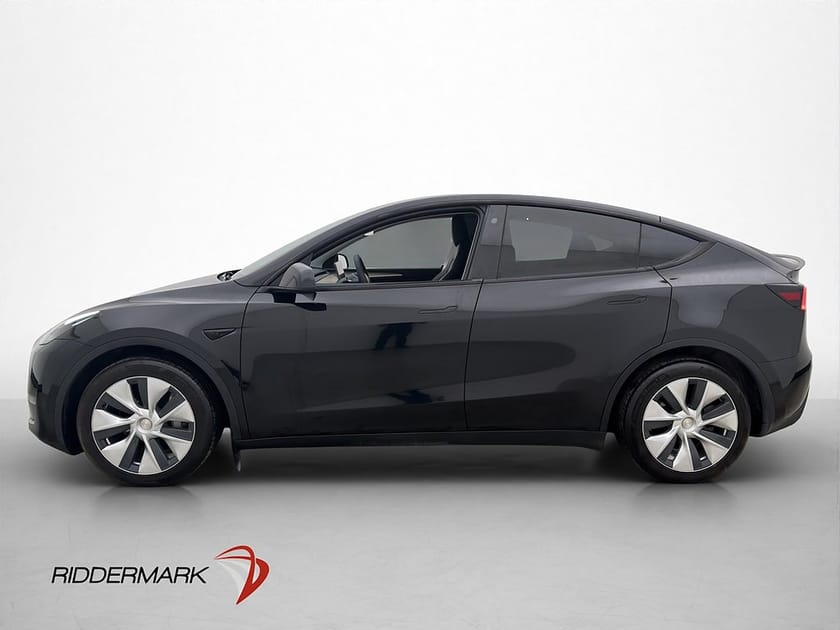 Bild 4 av Tesla Model Y Long Range AWD Drag Pano Moms AP Skinn Kamera