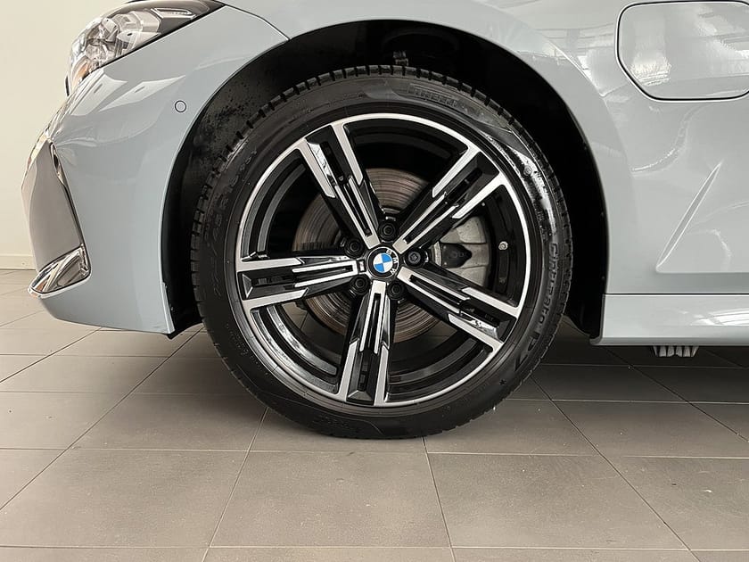 Bild 4 av BMW 330e xDrive Sedan M Sport Rattvärme Drag Park Assist