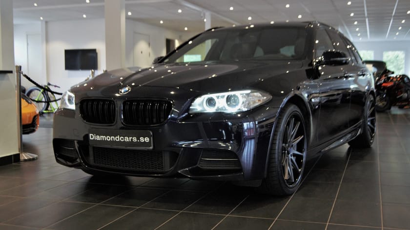 Bild 1 av BMW 530d xDrive Touring M-Sport ROHANA Pono Navi Drag kamera