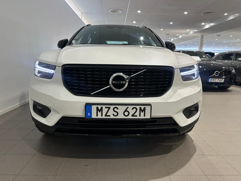 Bild 2 av Volvo XC40 T5 Twin Engine R-Design Intro Edt / Navigation / Panoramatak / Backkamera