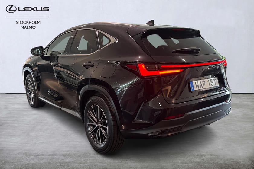 Bild 3 av Lexus NX 350h AWD Executive Teknikpaket 242hk Drag P-Värm 360° HUD Keyless Navi