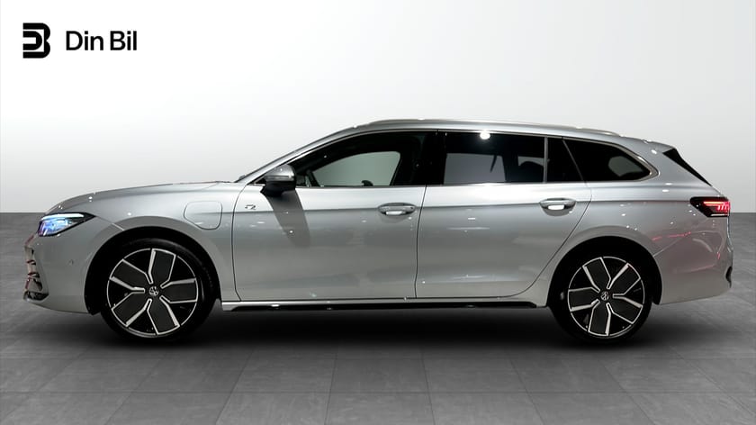 Bild 2 av Volkswagen Passat Variant eHybrid R-Line DSG Drag/P-värmare/Panorama