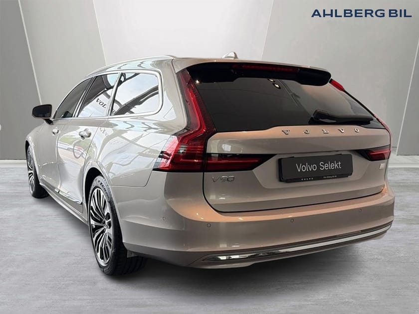 Bild 3 av Volvo V90 Recharge T6 Core Edition II. 360 kamera, Navi, Adaptiv farthållare Tonade rutor