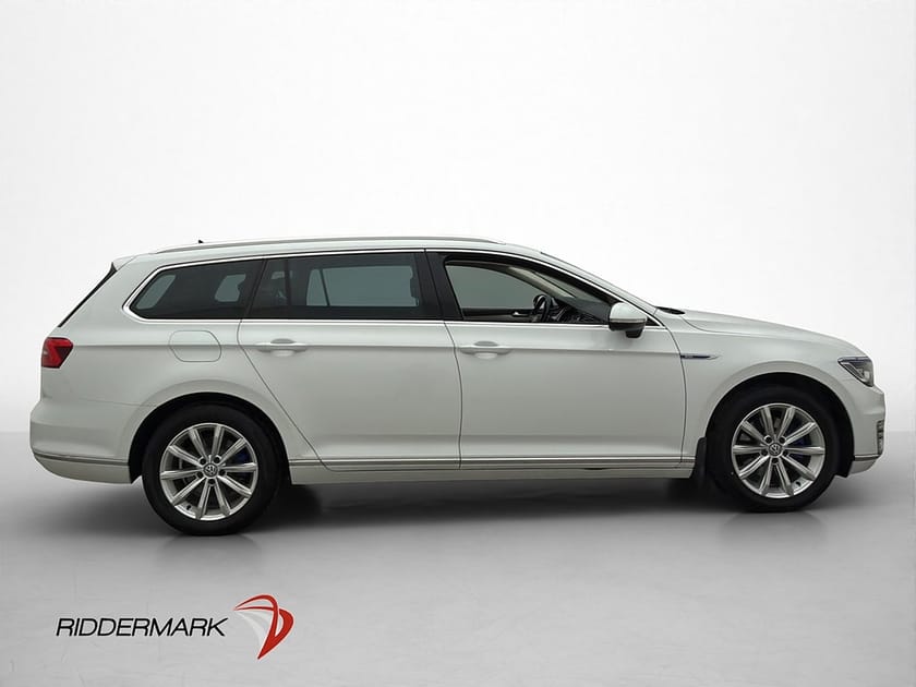 Bild 4 av Volkswagen Passat Variant GTE Kamera Drag Värmare CarPlay Halvskinn