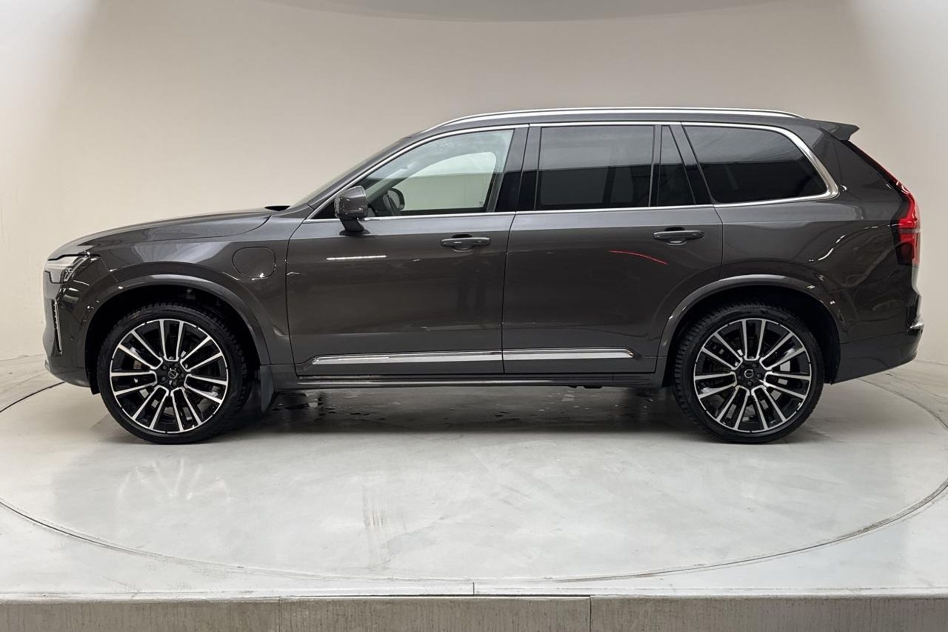 Volvo XC90 T8 Plug-In Hybrid AWD 2026, kuva 2/10