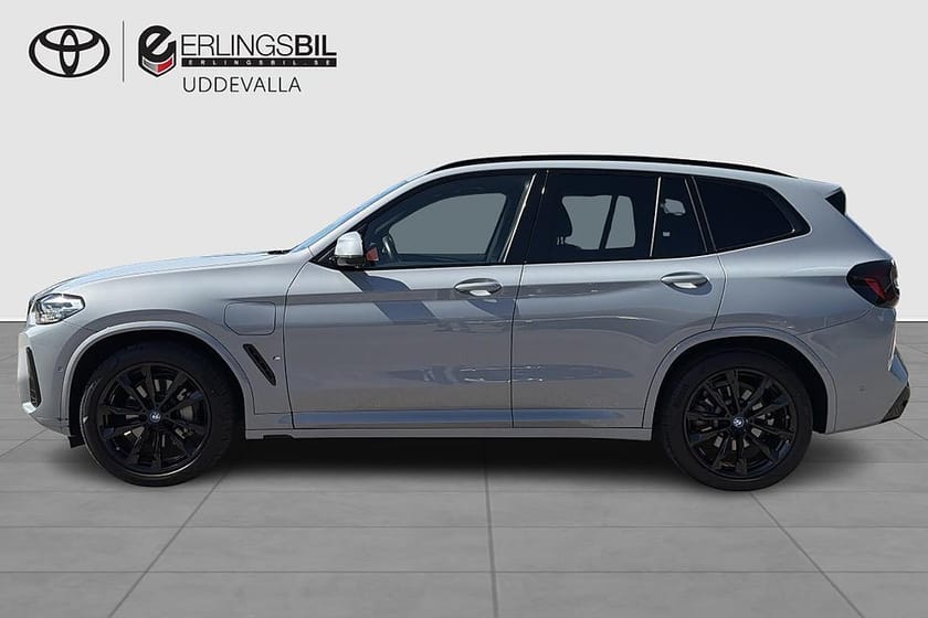 Bild 3 av BMW X3 xDrive30e M-SPORT DRAG V-HJUL / MOMSBIL