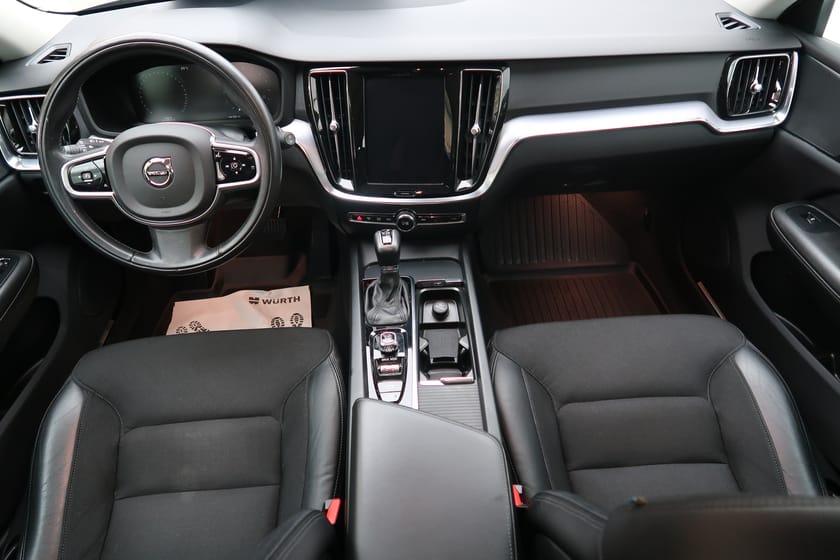 Bild 2 av Volvo V60 D3 AWD Momentum Advanced SE II