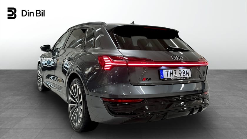 Bild 3 av Audi Q8 55 e-tron quattro 408HK S-line Selection | Pano I 360°