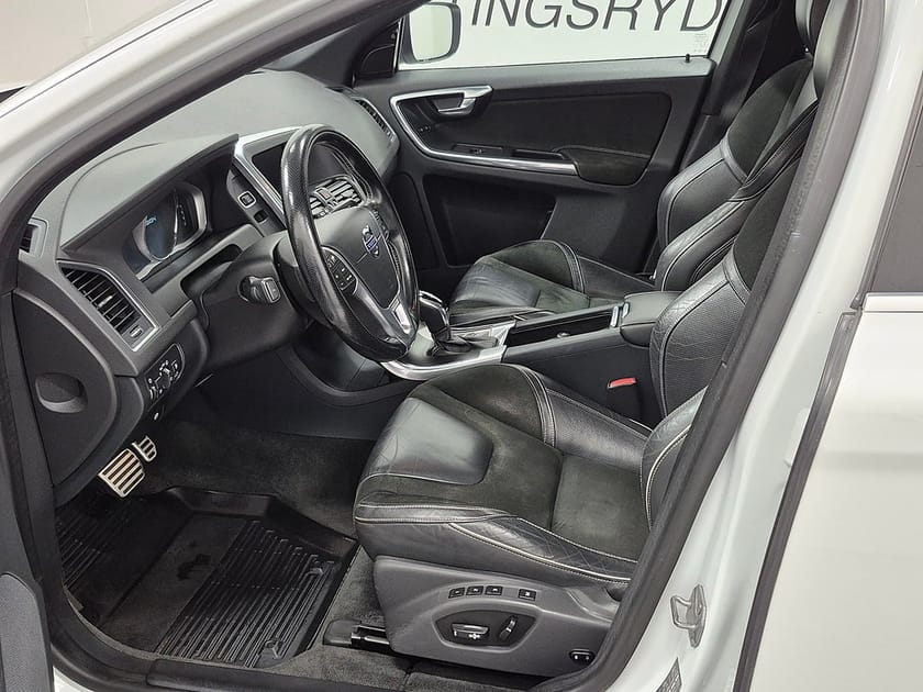 Bild 2 av Volvo XC60 AWD D4 R-Design 181HK 4x4 Läder Panorama