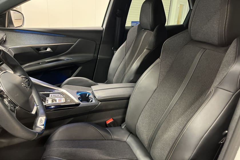 Bild 5 av Peugeot 3008 GT HYBRID4 300hk *V-hjul/Backkamera/Navi*