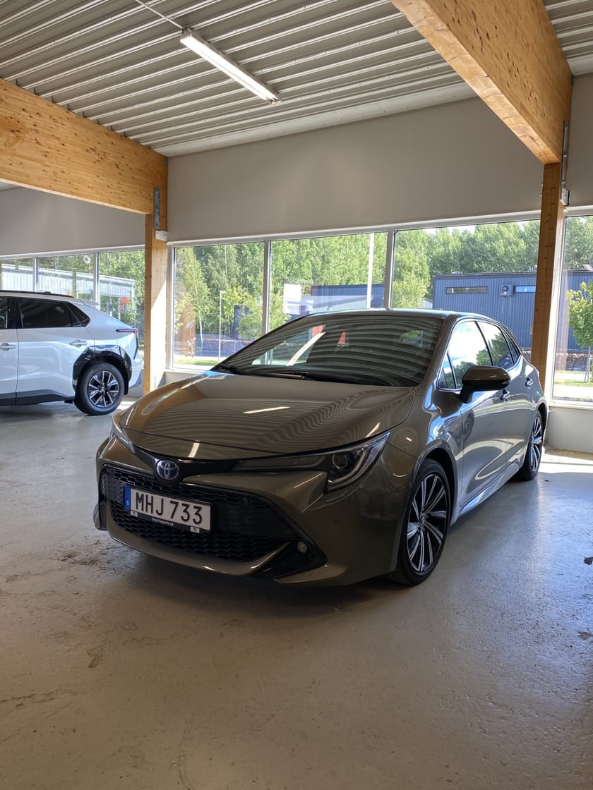 Bild 1 av Toyota Corolla Hybrid 5d e-CVT Style | Vinterhjul