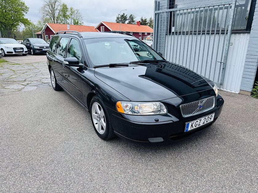 Bild 1 av Volvo V70 2.4 170HK CLASSIC MOMENTUM / AUTOMAT / DRAG