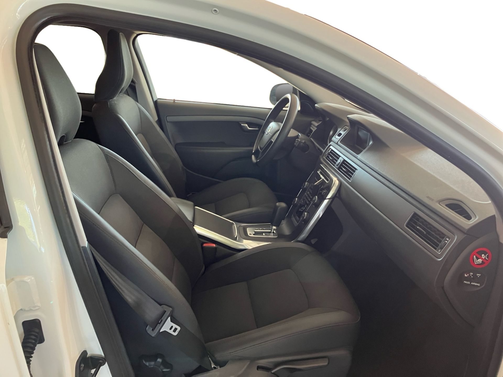 Volvo V70 D3 2012, photo 4/10