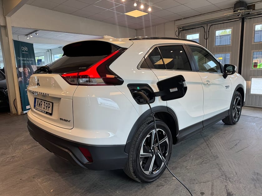 Bild 4 av Mitsubishi Eclipse Cross PHEV 2.4 MIVEC S-AWC Fleet Edition B-kamera Keyless