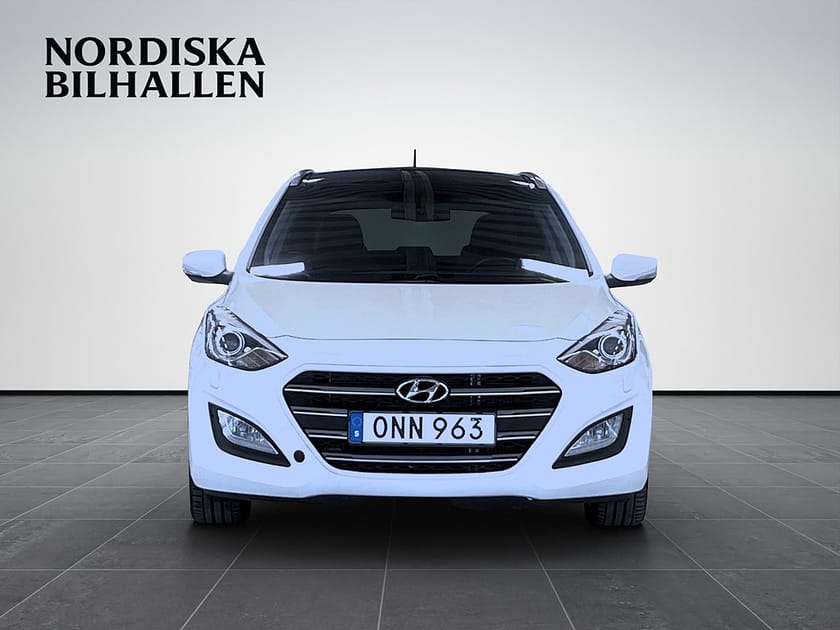Bild 2 av Hyundai i30 Kombi 1.6 CRDi DCT Premium Taklucka Drag Värmare