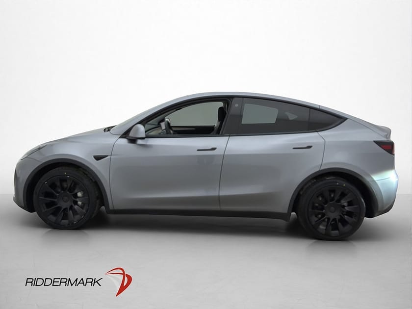 Bild 5 av Tesla Model Y Long Range AWD Svensksåld Panorama Drag MOMS