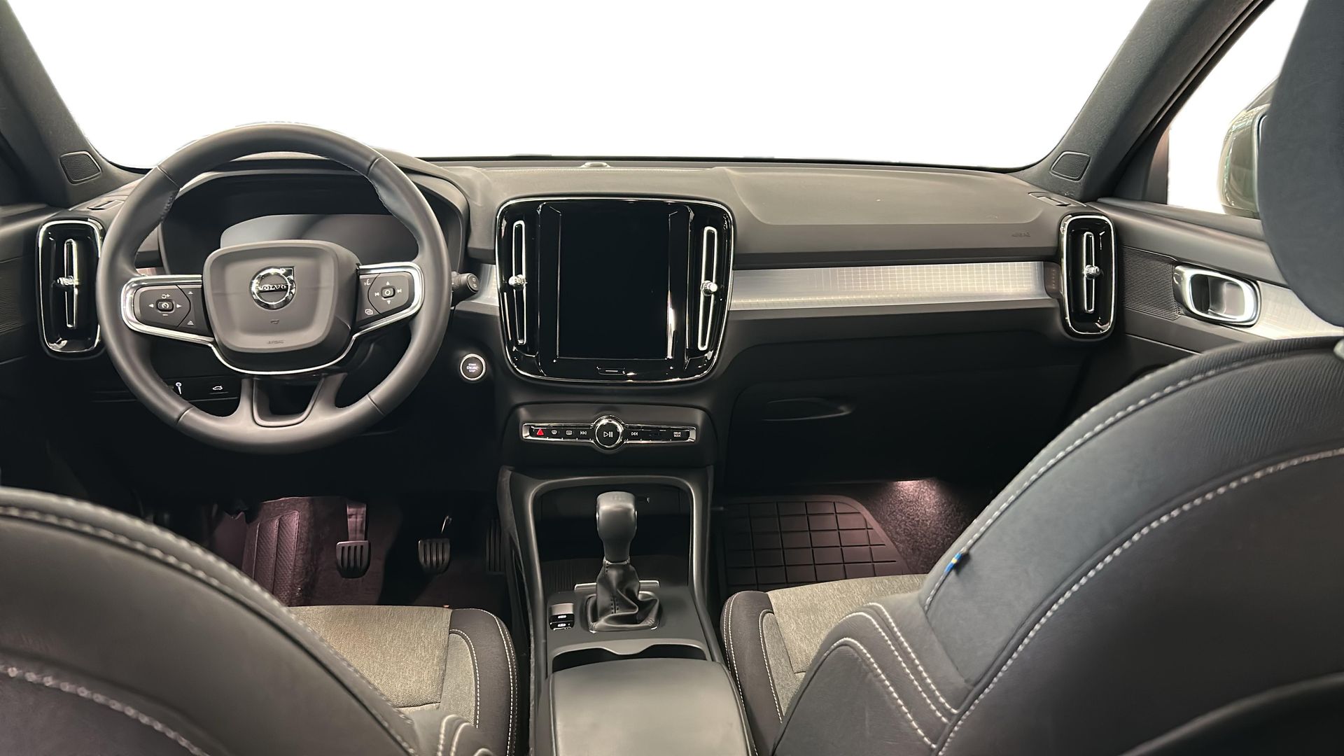 Volvo XC40 T2 FWD Momentum Advanced 2022, kuva 6/10
