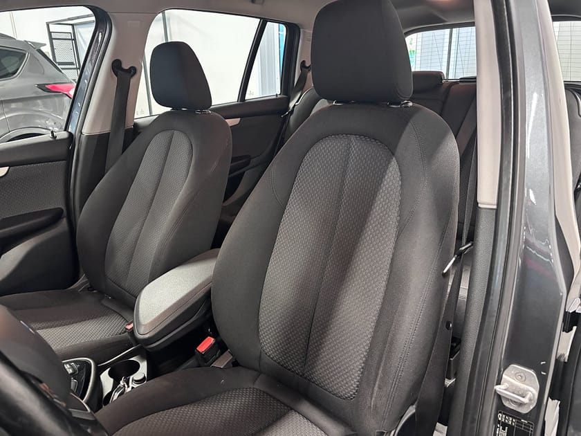 Bild 5 av BMW 218i Gran Tourer Aut Advantage 7-sits Drag V-Hjul Elbaklucka