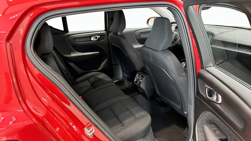 Bild 5 av Volvo XC40 T4 | 360 | Drag | Momentum Pro 190hk