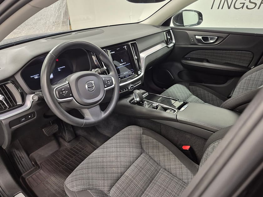 Bild 2 av Volvo V60 T6 Recharge Core Bright plug in AWD 350HK 4x4