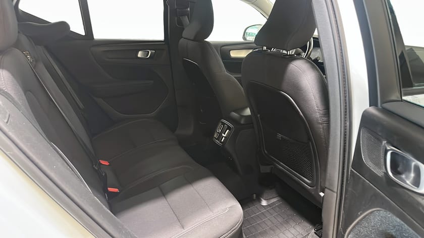 Bild 5 av Volvo XC40 B4 AWD 197hk Momentum Advance Dragkrok Värmare B-kam