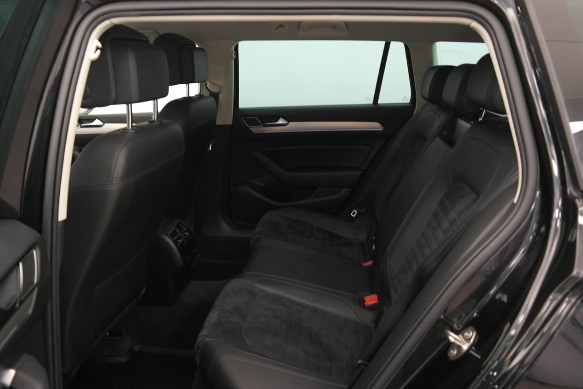 Volkswagen Passat 2018 - miniatyr 14