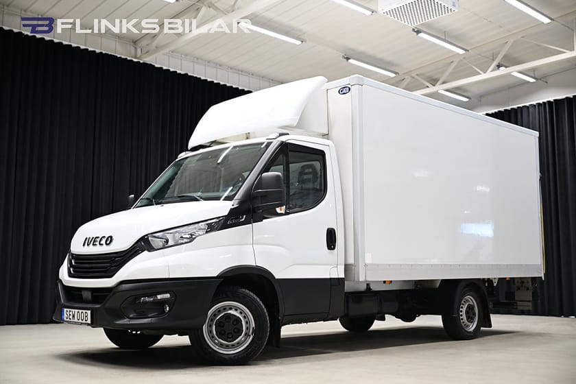 Bild 1 av Iveco Daily 35-140 Chassi Cab 136HK Automat|Volymskåp|BgLyft|Sidodörr|Backkamera|Moms