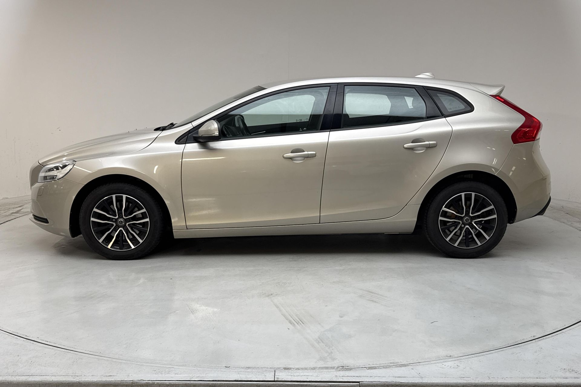 Volvo V40 D3 2017, photo 2/10