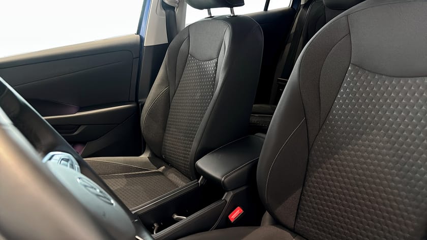 Bild 4 av Volkswagen T-Roc 1.5 LIFE eTSI Klimatanläggning/Keyless