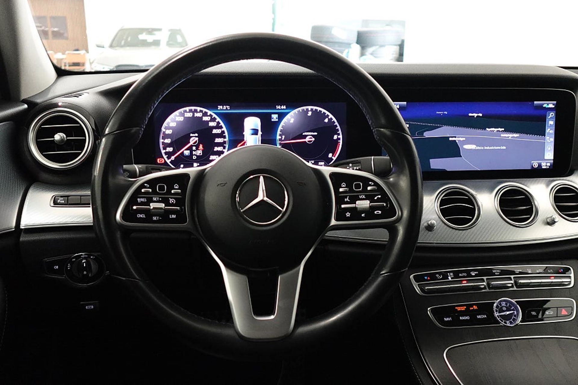 Mercedes-Benz E 2020, photo 7/33