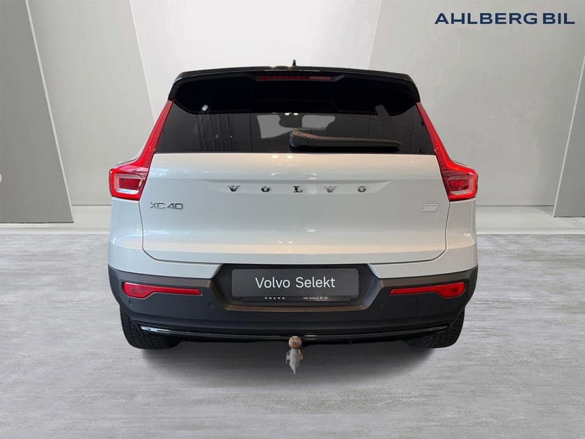 Bild 4 av Volvo XC40 Recharge Plus, Dragkrok, Klimatpaket, Värmepump, Mörkt tonade rutor