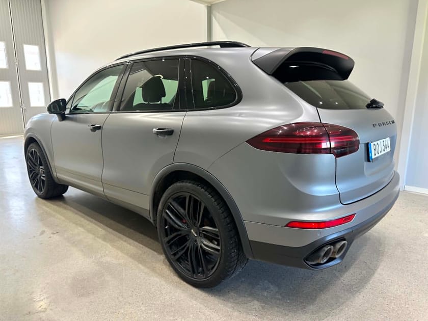 Bild 4 av Porsche Cayenne S Diesel – V8 | Mattgrå foliering | Sportavgassystem | Välutrustad