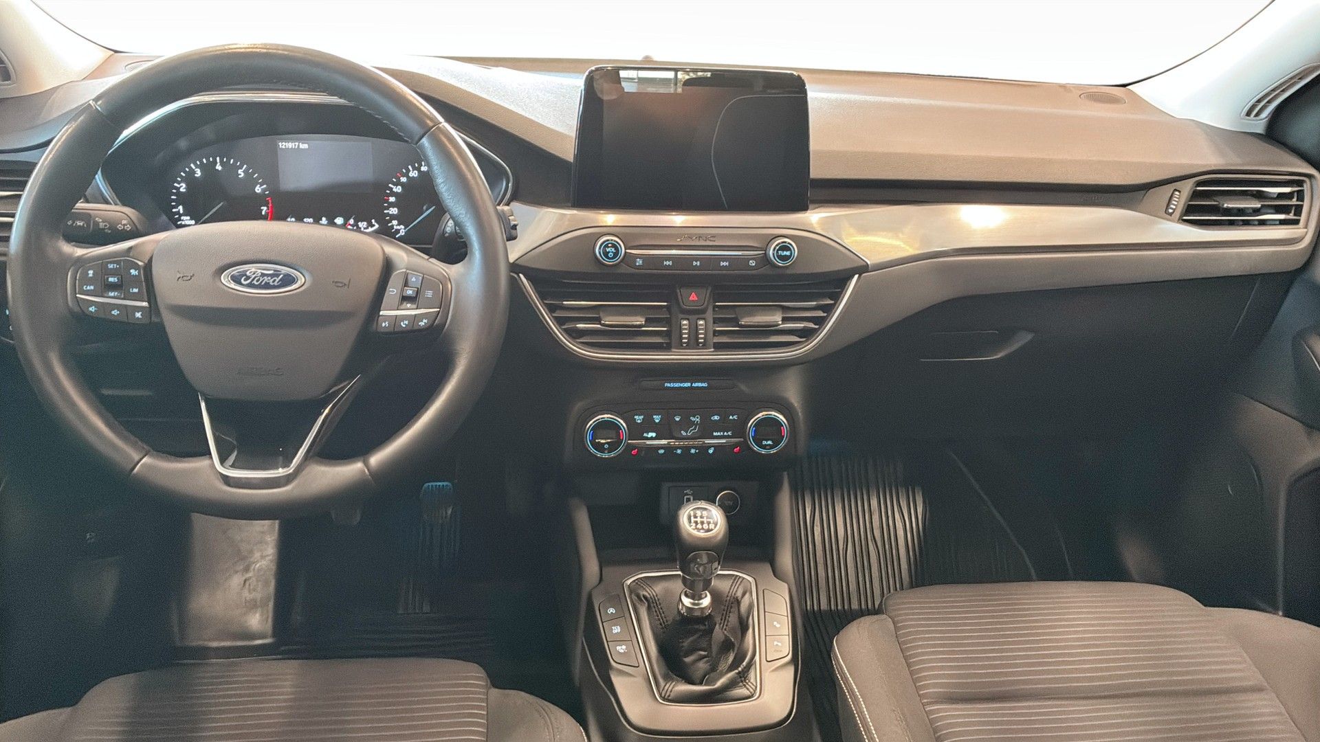 Ford Focus 1.0 EcoBoost Manuell 2019, bild 4/9