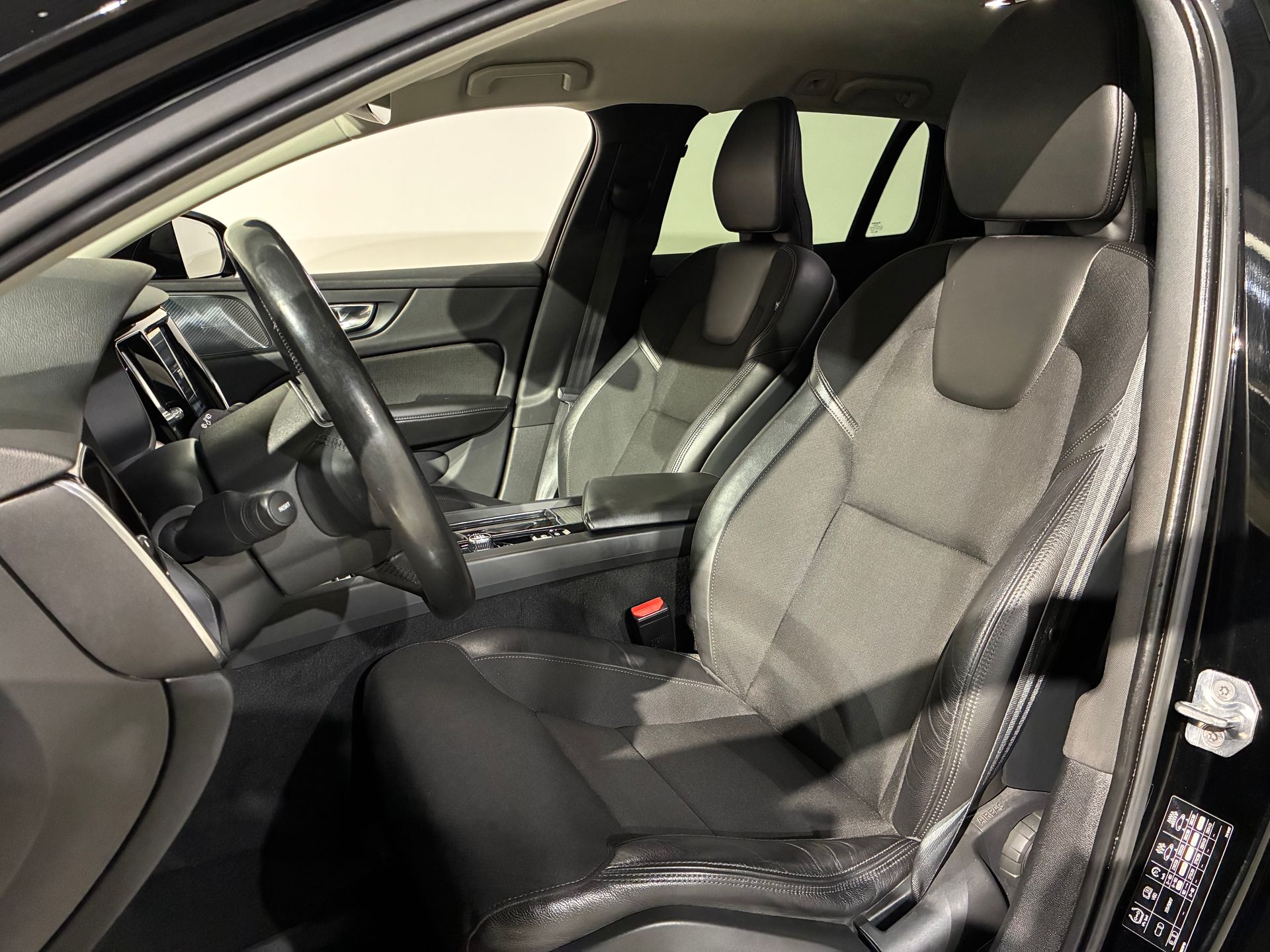 Volvo V60 D4 Momentum Advanced Edition 2019, bild 7/10