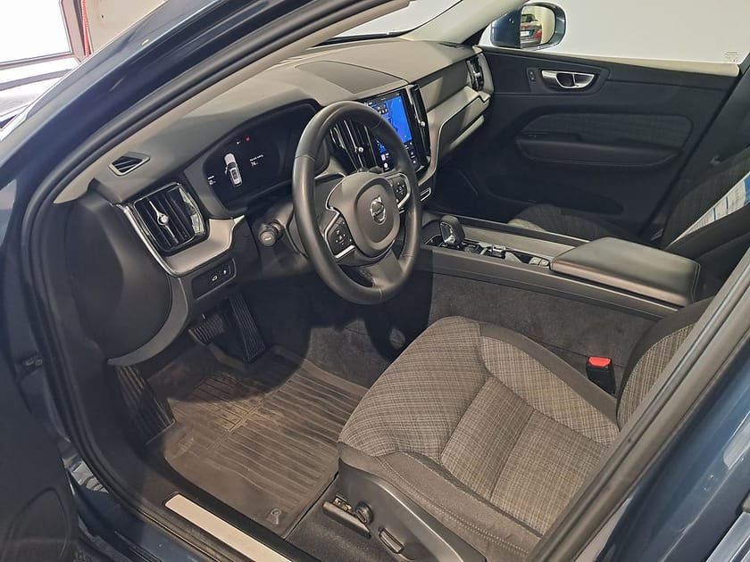 Bild 2 av Volvo XC60 T6 Recharge Core Bright plug in AWD 350HK 4x4 Panorama