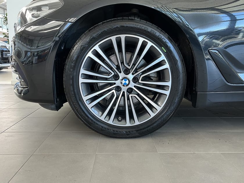 Bild 4 av BMW 520i Touring 520 4,95 ränta Nav Drag Rattvärme ParkAssist